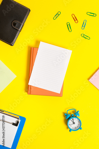 Paper clips with blank papers for text messages.