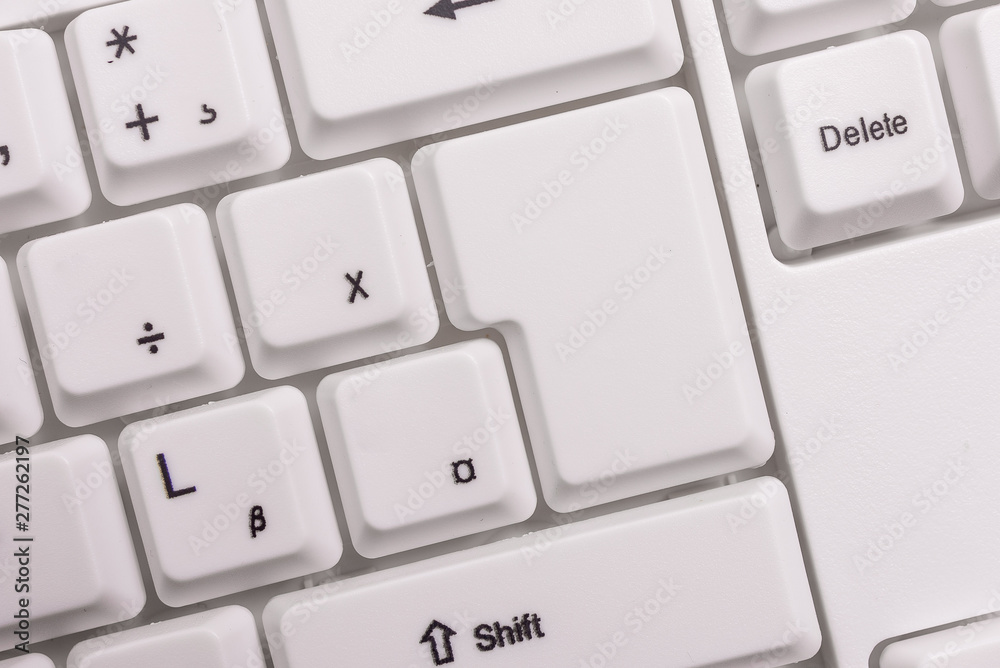 White pc keyboard with empty note paper above white background key copy space White pc keyboard with empty note paper above white background key copy space