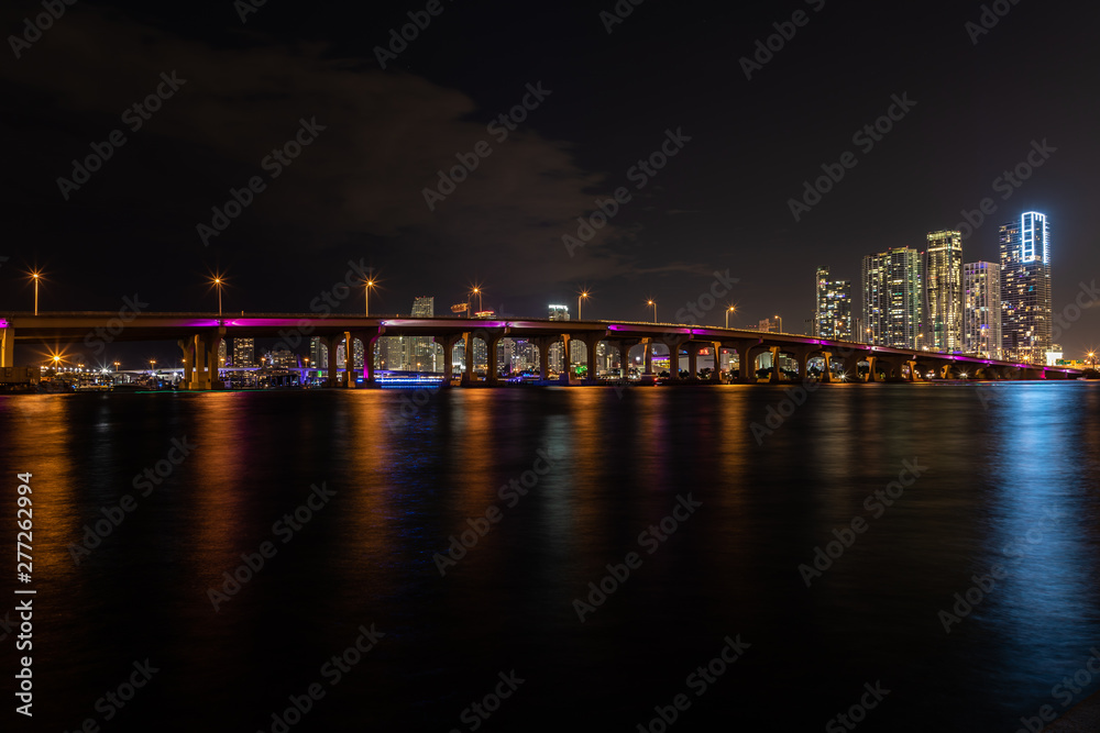 Puente y Edificios