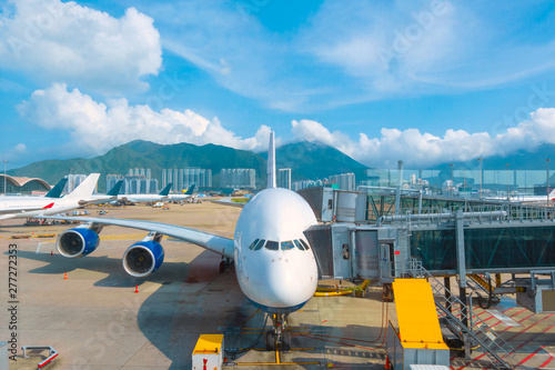 Canvas Print Jet flights dock in an airport