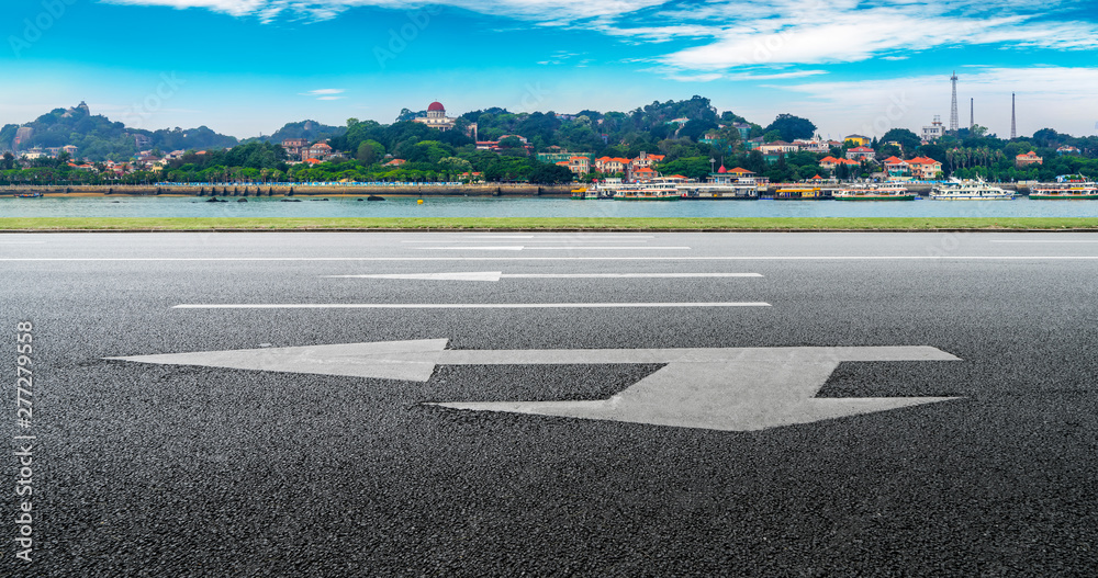 Fototapeta premium Road Asphalt Pavement and City Architecture Skyline