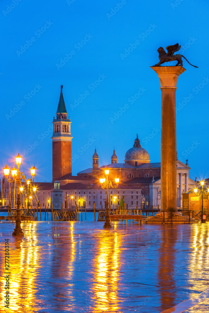 Naklejka premium Piazza San Marco at night, view on venetian lion and san giorgio maggiore, Vinice, Italy