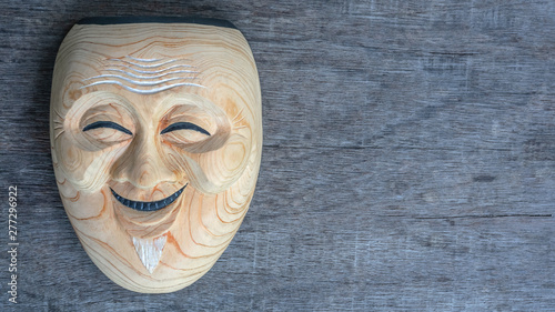 Canvastavla Vintage noh mask made of wood on  wood table