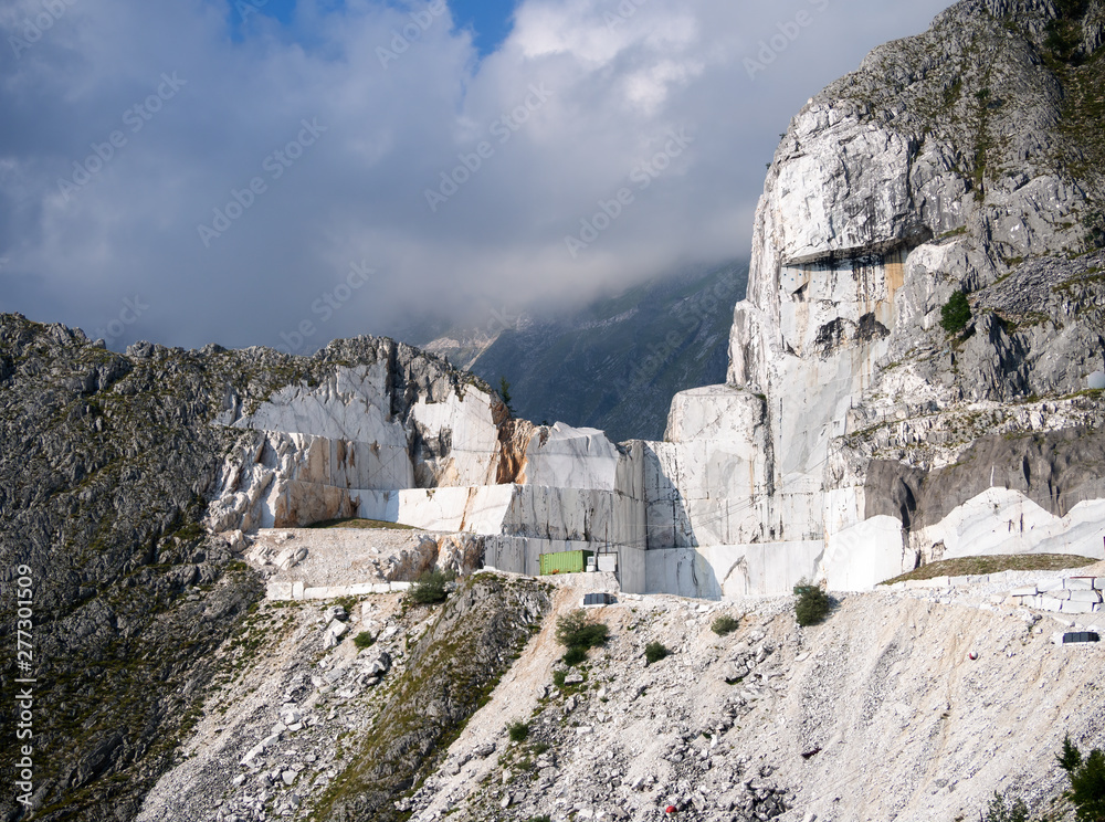 Stunning view of white marble quarry, high up in the Apuan Alps, Alpi Apuane, Italy. Nobody there, no equipment. - obrazy, fototapety, plakaty 