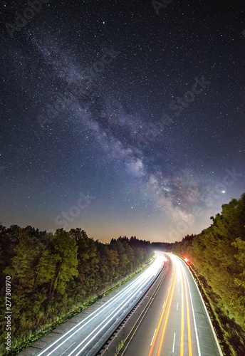 Autobahn bei Nacht