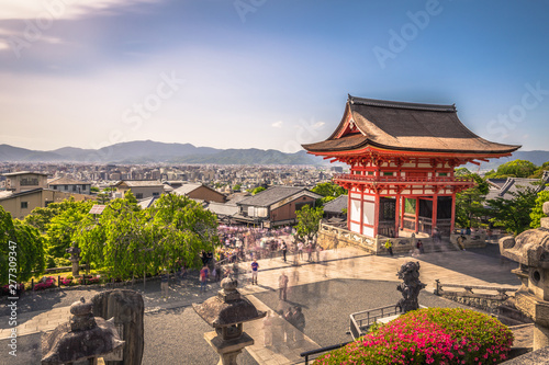 Tableau sur toile Kyoto - May 29, 2019: The Kiyomizu-Dera temple in Kyoto, Japan