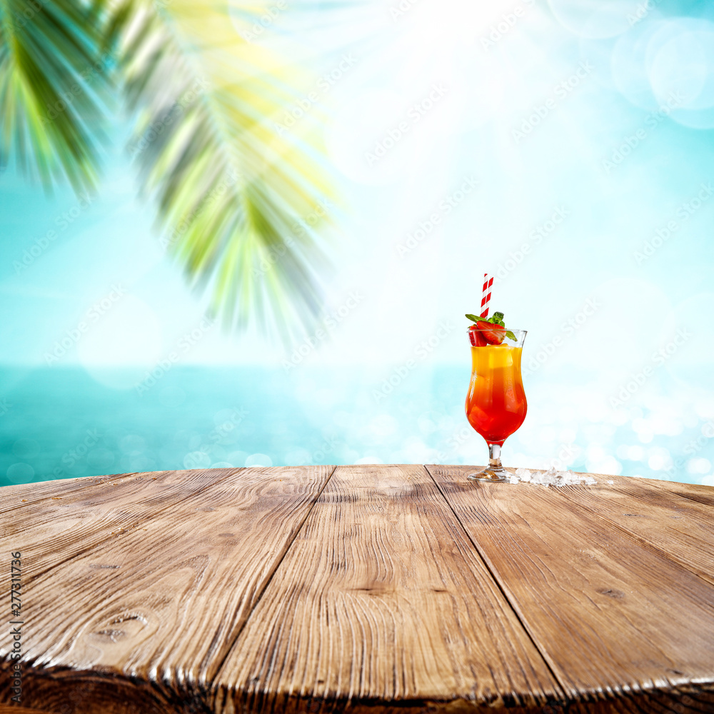 Summer drink sunrise on desk and beach landscape  - obrazy, fototapety, plakaty 