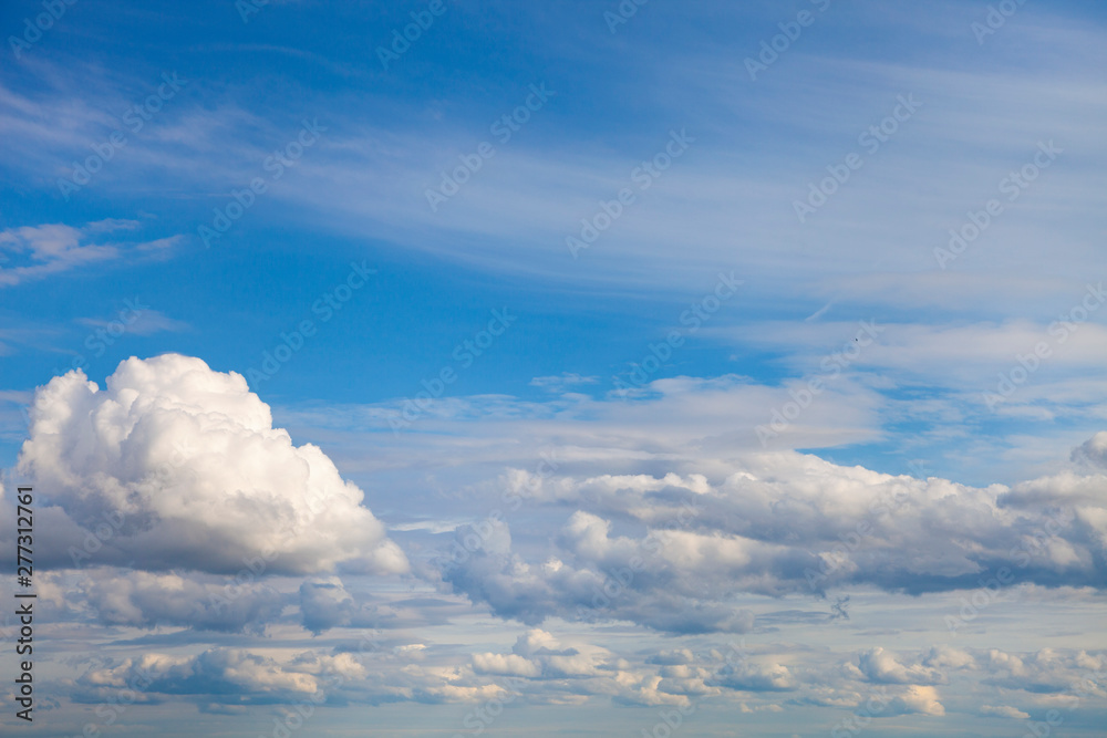 Fototapeta premium Beautiful sky with cumulus clouds