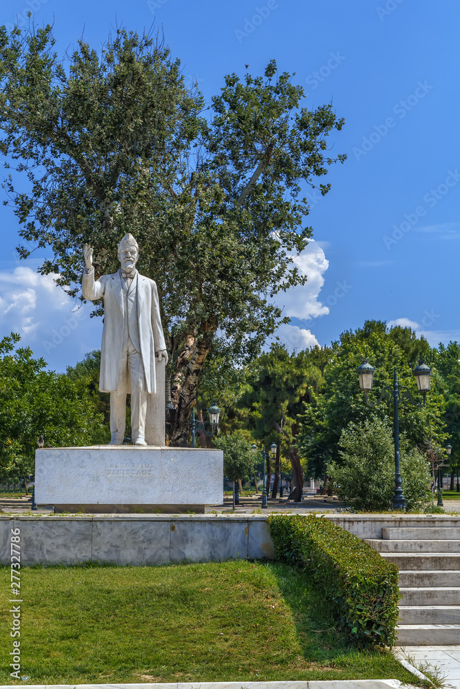 Fototapeta premium Statue of Eleftherios Venizelos, Thessaloniki, Greece