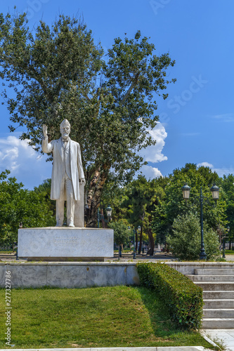 Statue of Eleftherios Venizelos, Thessaloniki, Greece photo