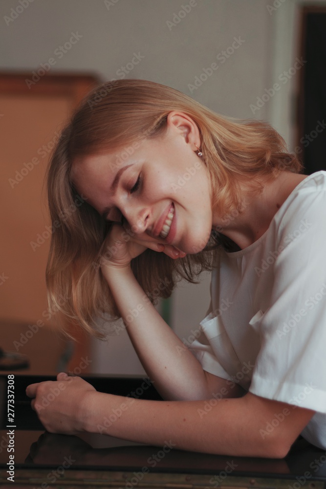 Fototapeta premium portrait of a young woman smiling