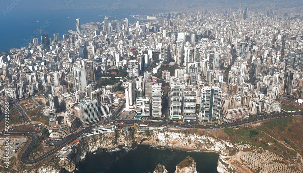 Obraz premium Widok z lotu ptaka na miasto Bejrut