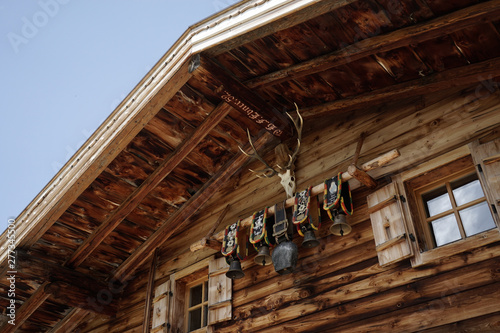 Almhütte mit Kuhglocken