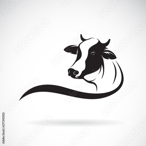 Vector of a cow head design on white background. Cow icon or logo. Farm Animal. Easy editable layered vector illustration.