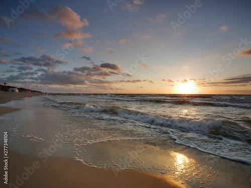 Fototapeta Naklejka Na Ścianę i Meble -  Morze zachód słońca - Dziwnówek Dziwnowo Plaża