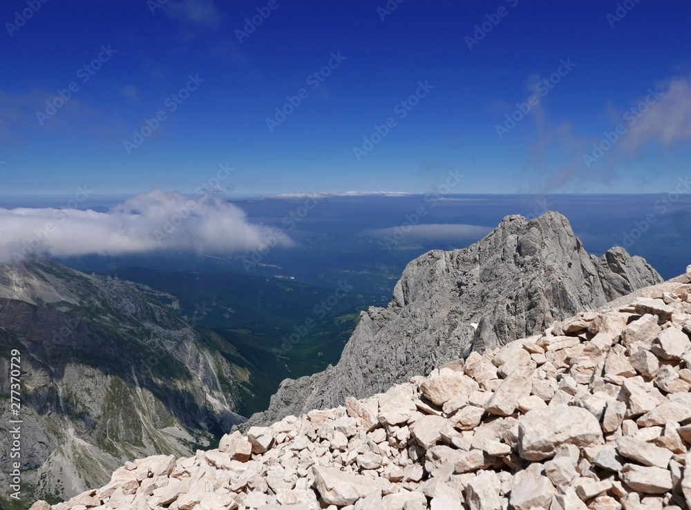 spettacolare immagine scalando il gran sasso in abbruzzo, Italia