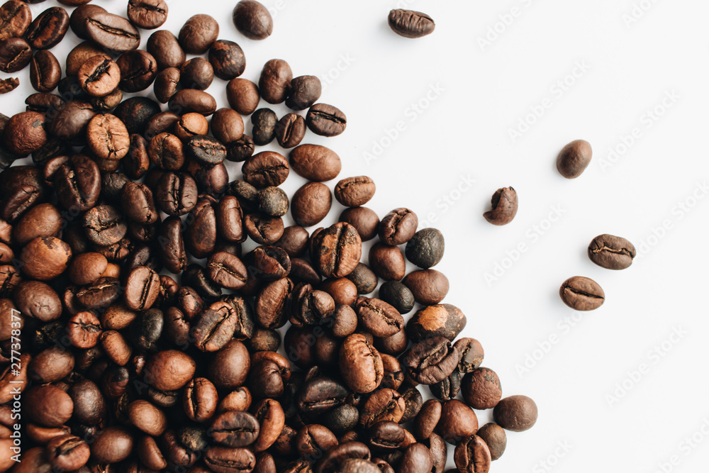 Obraz premium Close-up view of roasted coffee beans
