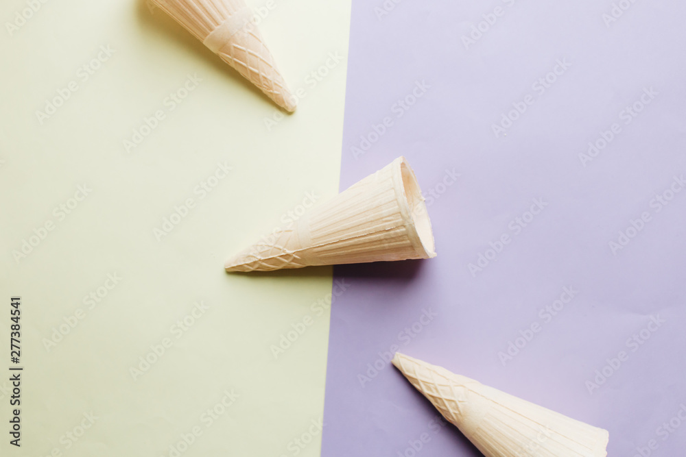 Obraz premium Crispy waffle cone on light background