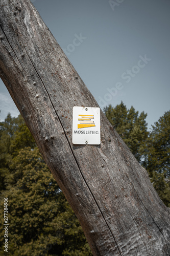 Moselsteig Wanderweg Schild an altem Holzmast photo