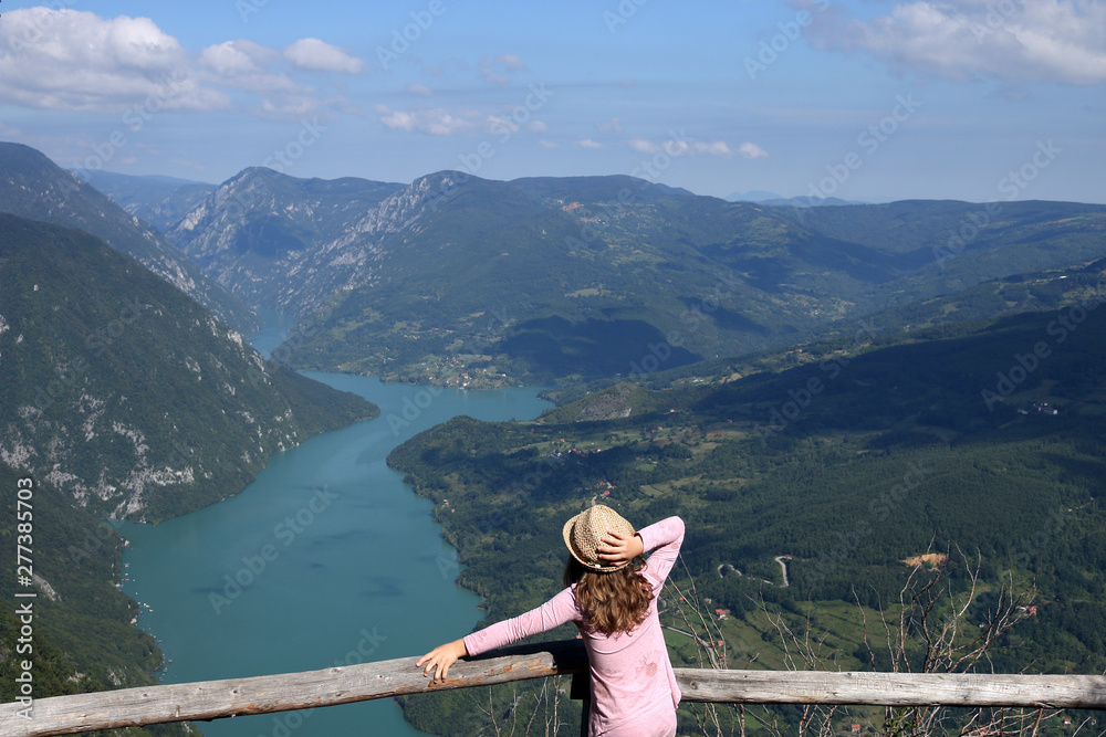 Naklejka premium a girl on a fantastic viewpoint Banjska Stena Tara mountain Serbia