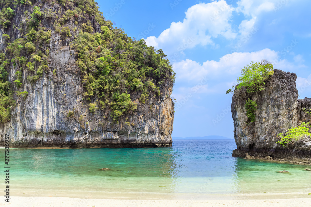 Beautiful cliff wall and beach with crystal clear sea to Koh Hong Island at Krabi, Thailand Beautiful cliff wall and beach with crystal clear sea to Koh Hong Island at Krabi, Thailand
