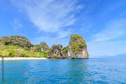 Beautiful beach and cliff with blue sea at Koh Hong Island at Krabi, Thailand © wirojsid