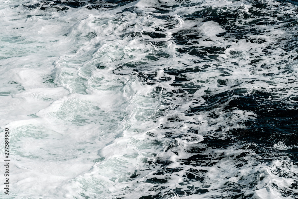 Obraz premium aufschäumende Wellen im Meer