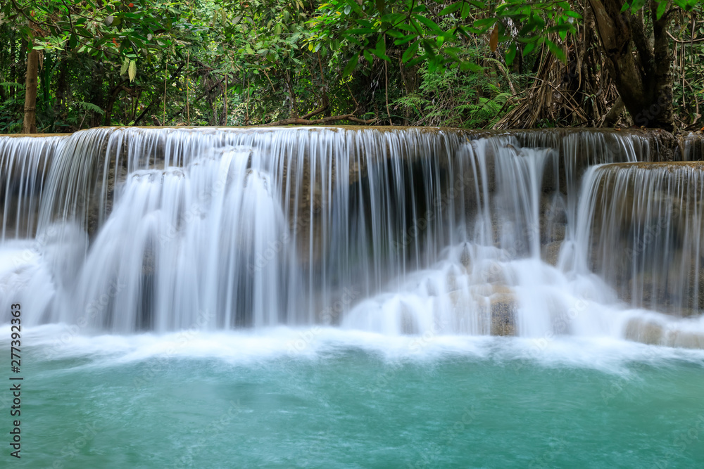 Obraz premium Huai Mae Khamin Waterfall, Khuean Srinagarindra National Park, Kanchanaburi, Thailand