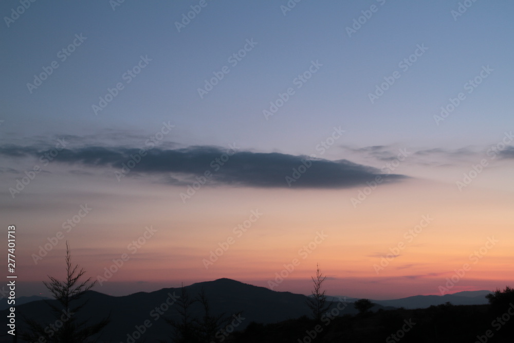 Tramonto con nube sui monti Nebrodi