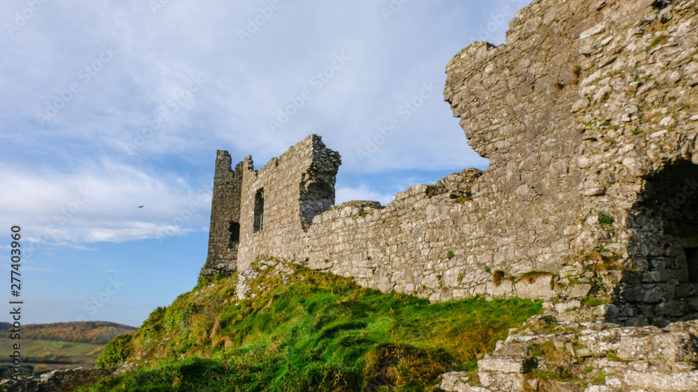 Fototapeta premium rock of dunamese ruins in ireland