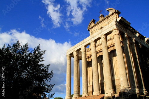 Edifici costruiti dagli antichi romani all' interno del foro romano