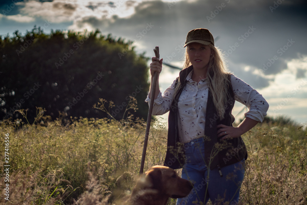 woman and her gun dog
