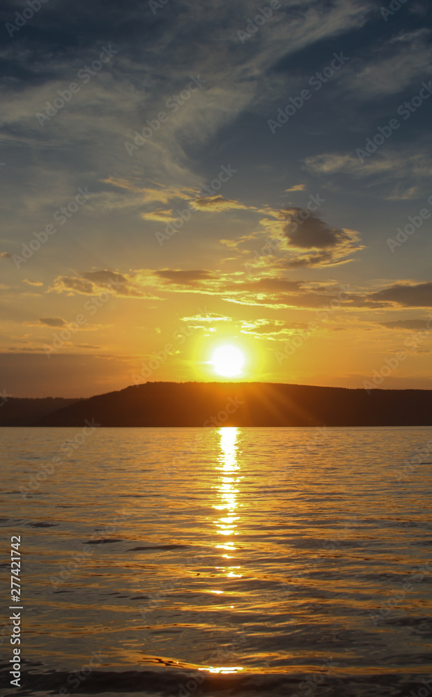 Naklejka premium sunset over the sea