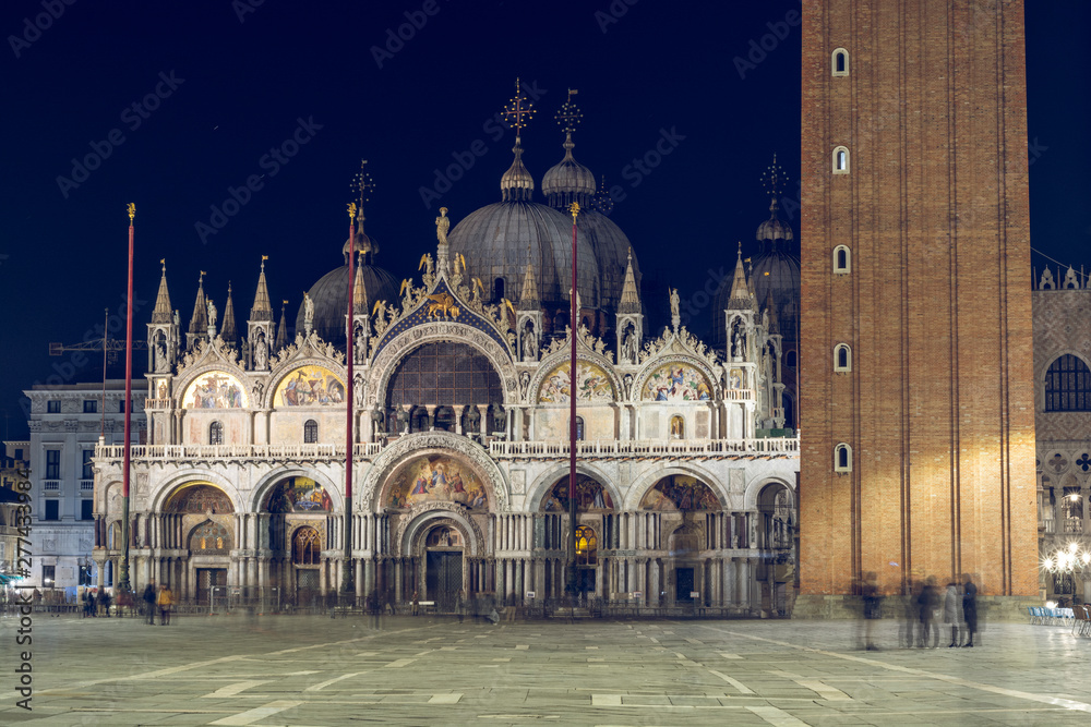 Basilica di San Marco notturna