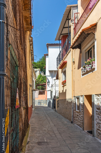 Fototapeta Naklejka Na Ścianę i Meble -  Typical street and houses at old town of city of Kavala, Greece