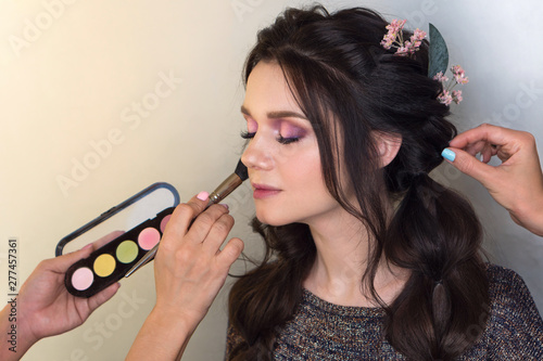 Schilderij op canvas Stylist makeup artist doing makeup and hair in beauty salon