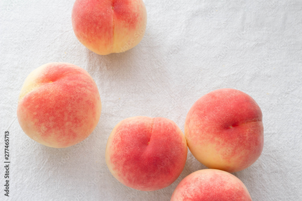 新鮮な桃の果実