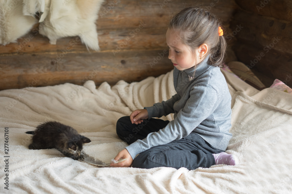 Obraz premium little girl and kitten