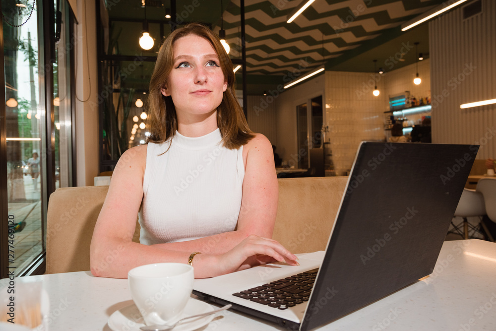 Fototapeta premium girl works at the laptop