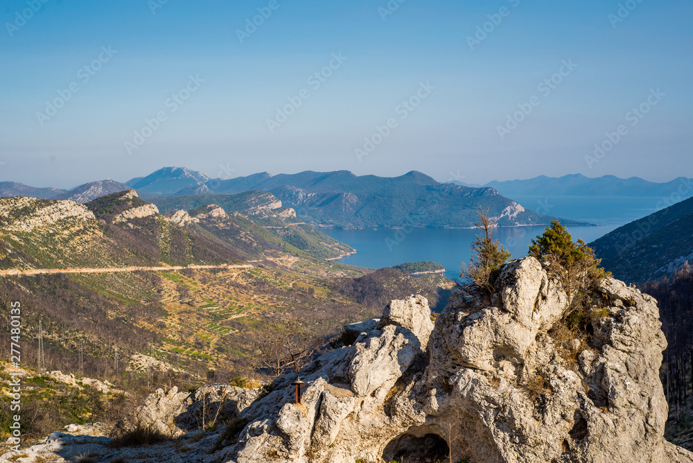 Naklejka premium Peljesac landscape, view from village Pijavicino to Trstenik