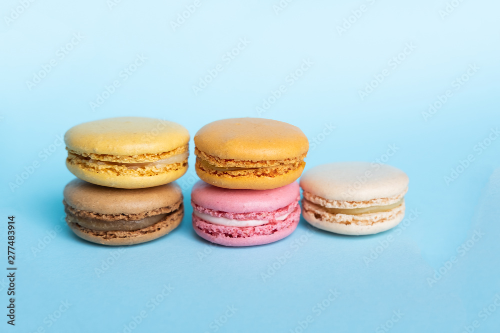 Fototapeta premium Colorful French macaroons or macarons