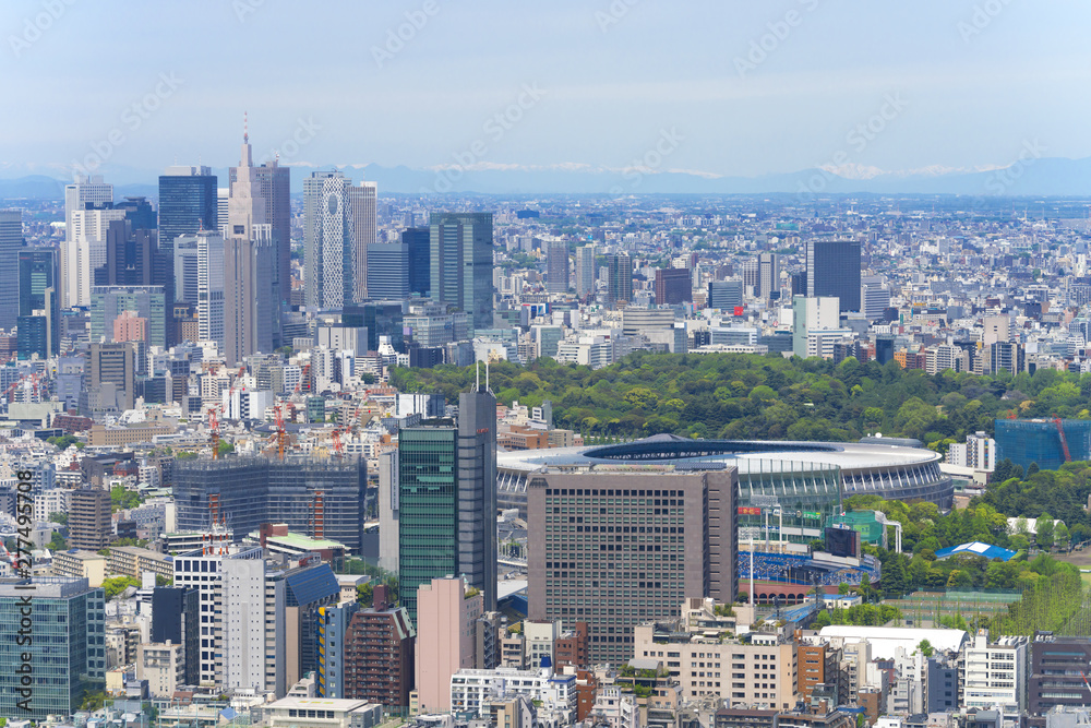 東京風景　2019　春　新緑　青空　六本木から望む新国立競技場方面