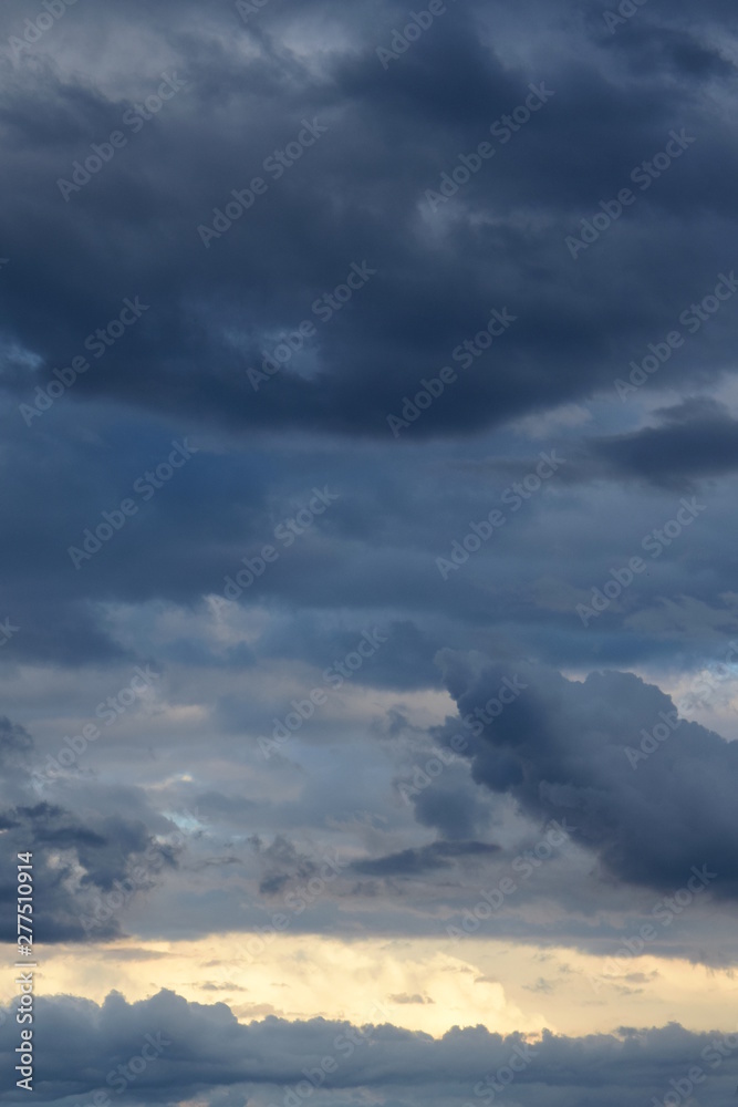 Imposante Wolken am Himmel - Regenwolken - Gewitterwolken