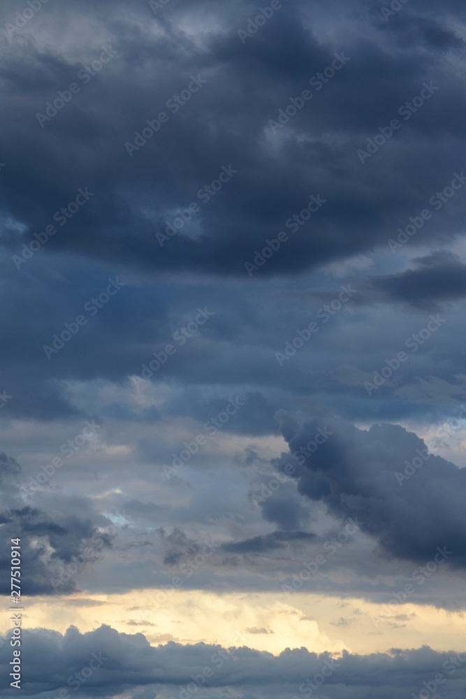 Imposante Wolken am Himmel - Regenwolken - Gewitterwolken Imposante Wolken am Himmel - Regenwolken - Gewitterwolken