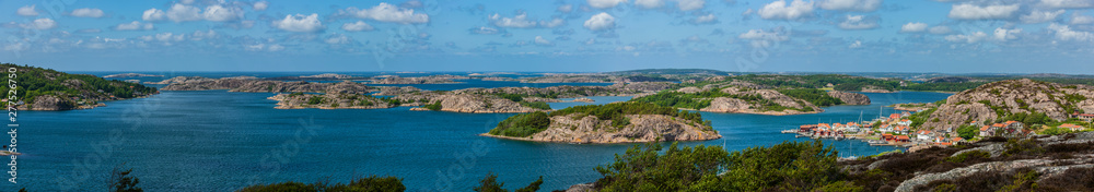 Panoramabild der Landschaft bei Fjällbacka in Schweden