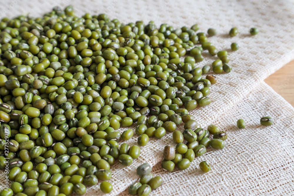 Mung bean seeds have long been used as food for human beings, green beans, seeds that are placed in a white plate, placed on a table with tears and tablecloths.... Mung bean seeds have long been used as food for human beings, green beans, seeds that are placed in a white plate, placed on a table with tears and tablecloths....