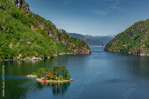 Insel im Lovrafjord in Norwegen