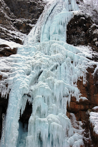 Frozen waterfall © Todor
