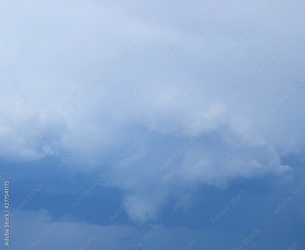 Bedrohliche Gewitterwolken am Himmel Bedrohliche Gewitterwolken am Himmel