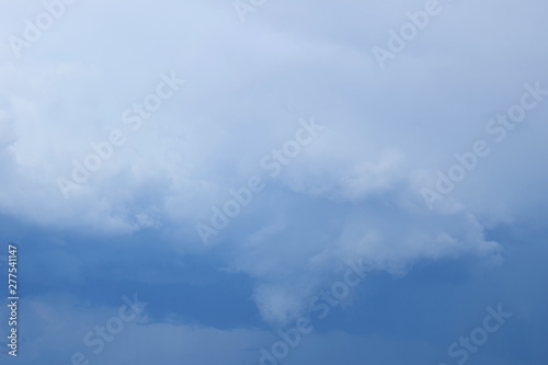 Fototapeta Naklejka Na Ścianę i Meble -  Wolkenschauspiel am Abendhimmel - Regenwolken - Gewitterwolken